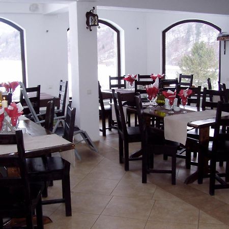 Taverna Pietrei Craiului Zărneşti Екстериор снимка